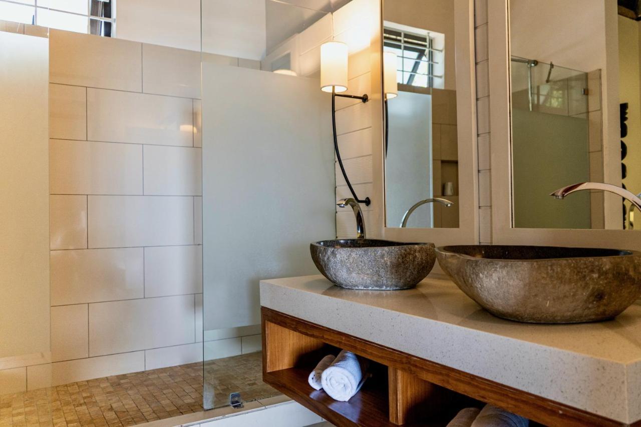 Constance Sakoa Boutik Hotell Trou aux Biches Exteriör bild