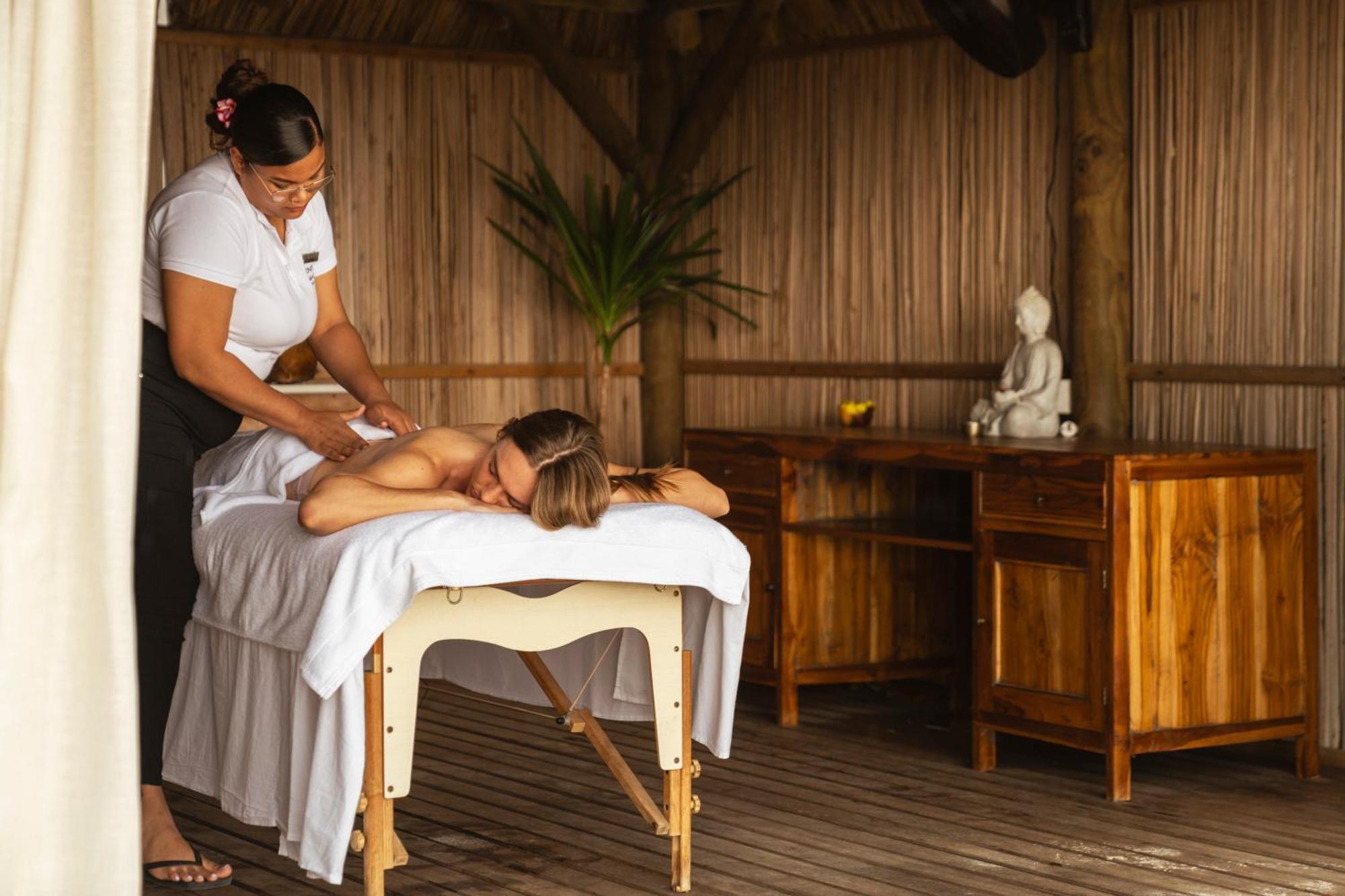 Constance Sakoa Boutik Hotell Trou aux Biches Exteriör bild