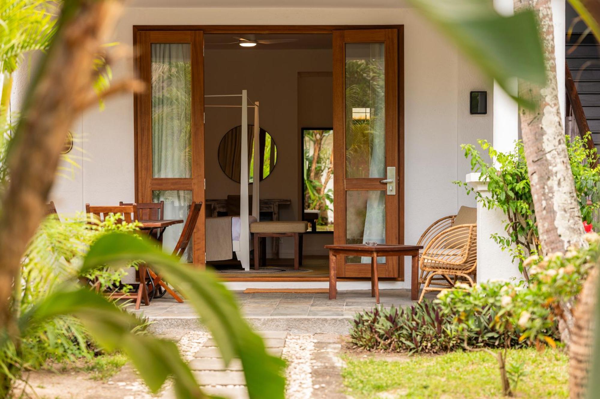 Constance Sakoa Boutik Hotell Trou aux Biches Exteriör bild
